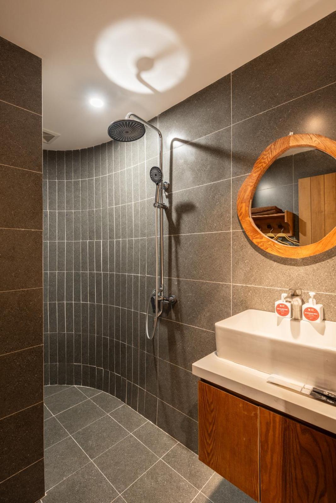 Apartment Roll Royce With Boutique Design-1 Mins To Hoan Kiem Lake-free Laundry Hanoi